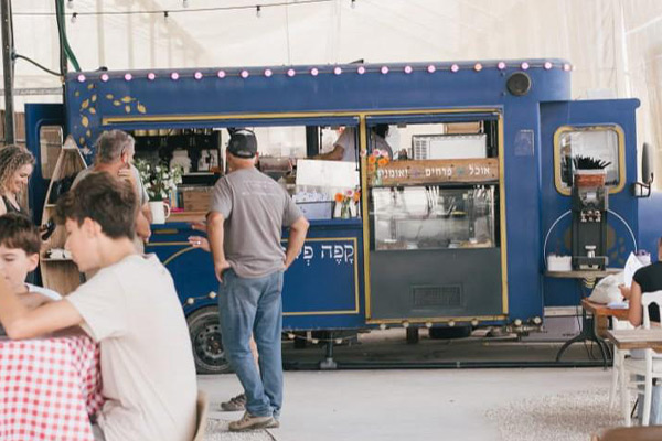 שישי של יין בנתיב העשרה
